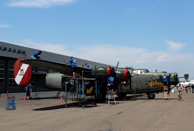 Experimental 100kts-200kts (N224J) - "Witchcraft" getting a wash and wax.