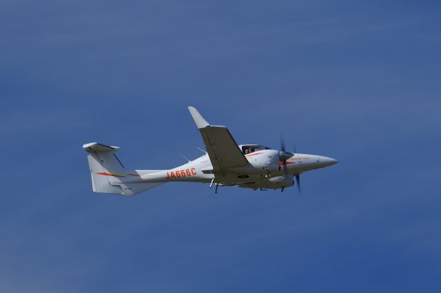 Diamond Twin Star (JA666C) - Diamond DA42 TwinStar / Japanese Company Ownershipbr /June , 6 , 2015