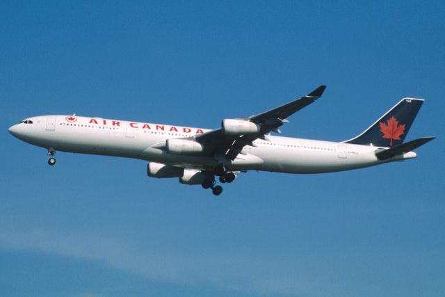 Airbus A340-300 (C-FYLU) - Final Approach to Narita Intl Airport Rwy34L on 2000/10/07