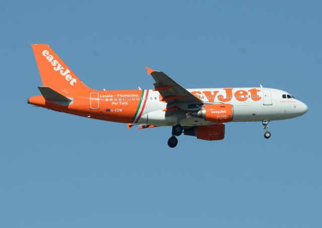 Airbus A319 (G-EZIW)