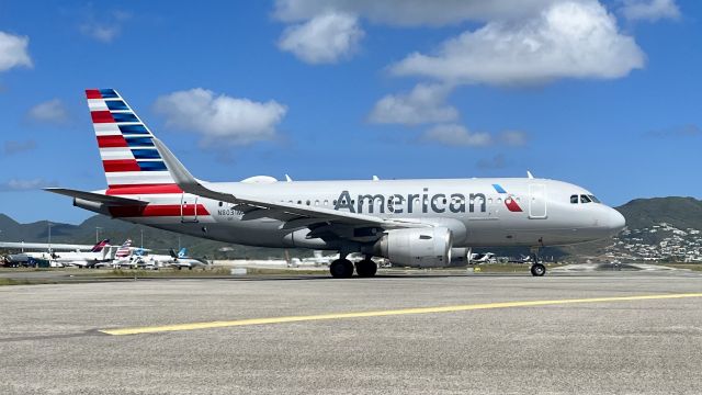 Airbus A319 (N8031M) - N8031M, a Airbus A319-115, pulling onto the runway prior to departure. 3/21/22. 