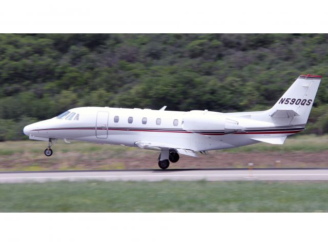 Cessna Citation Excel/XLS (N590QS) - Netjets landing in a crosswind. Raw photo courtesy of LEARJETMIAMI - thank you!