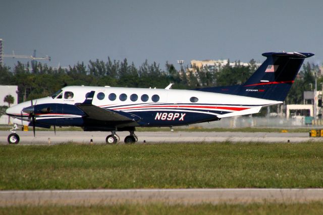 Beechcraft Super King Air 350 (N89PX) - Lining up to depart rwy 10L on 20-Nov-19 heading for KLAL.