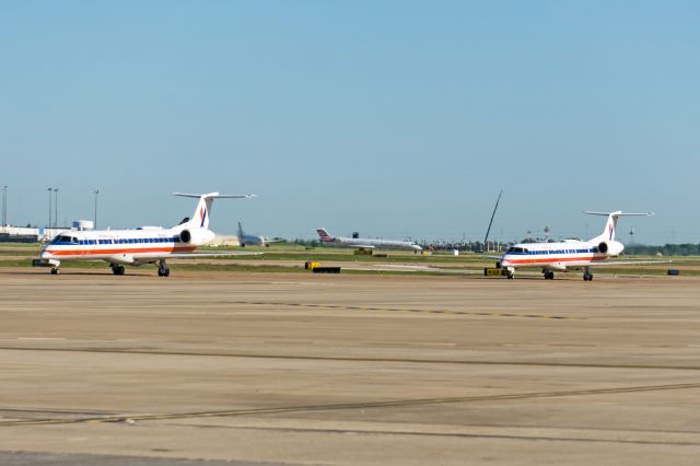 Embraer ERJ-135 (N824AE)