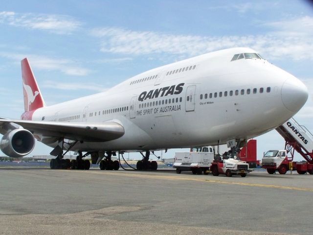 Boeing 747-400 (VH-OJA) - The last sighting of this aircraft before she retired and now sits at Woolongong airport on show