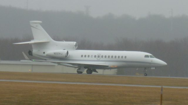 Dassault Falcon 7X (N221HJ)