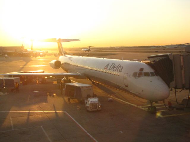 McDonnell Douglas MD-88 (N928DL)