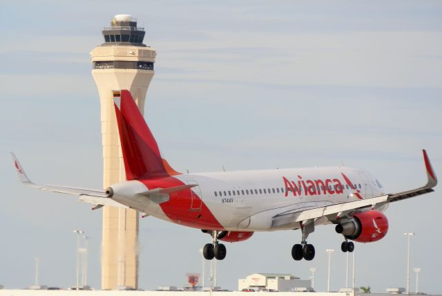 Airbus A319 (N741AV)