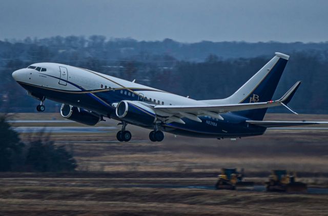 Boeing 737-700 (N839BA)