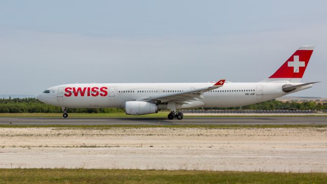 Airbus A330-300 (HB-JHF)