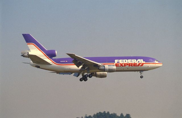 McDonnell Douglas DC-10 (N305FE) - Short Final at Narita Intl Airport Rwy16 on 1988/11/13