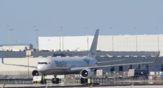 BOEING 767-300 (N420LA) - Pushback for departure!