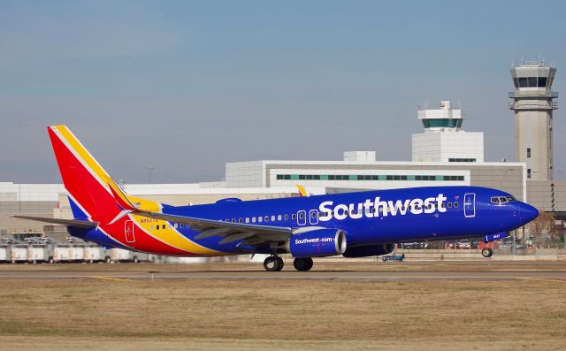 Boeing 737-800 (N8527Q) - A -800 departing a crisp Dallas winter afternoon (as normal, view in "full" size for best quality)