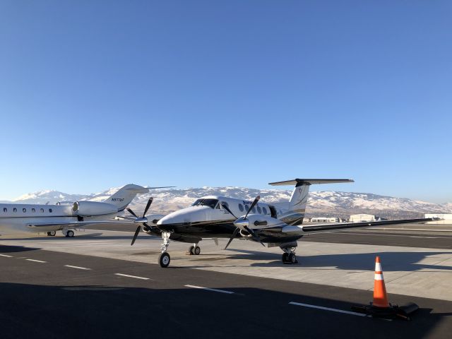 Beechcraft Super King Air 200 (N111PV)