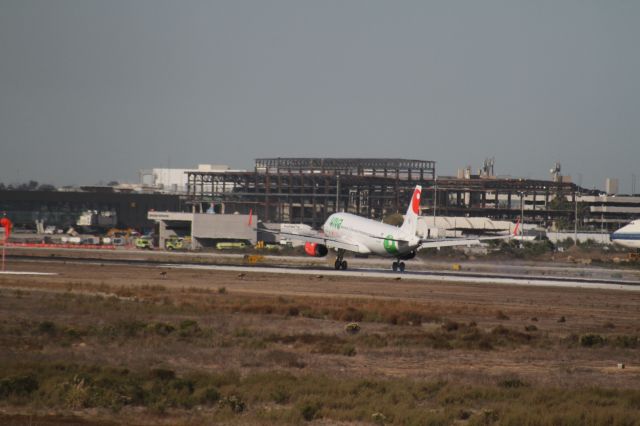 Airbus A320 (XA-VAT) - FINAL APPROACH 27 MMTJ