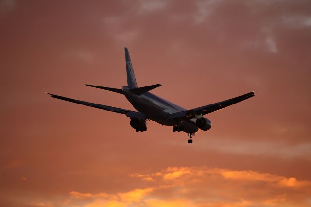 Boeing 777-200 (JA717A)