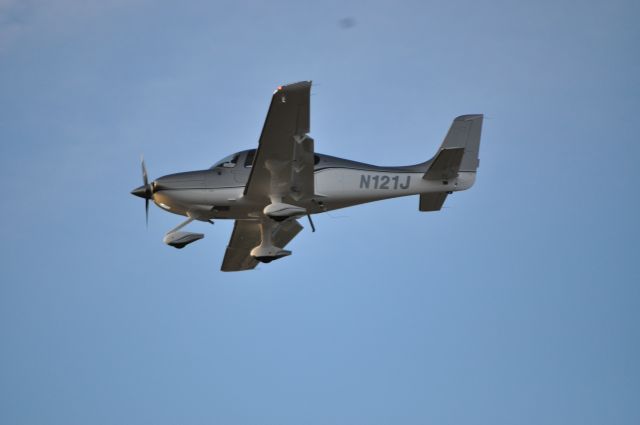 Cirrus SR-22 (N121J)