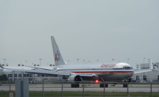 BOEING 767-300 (N397AN)