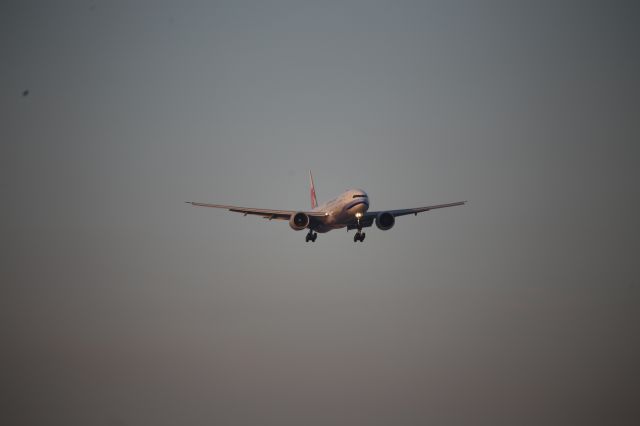 BOEING 777-300ER (B-18001)