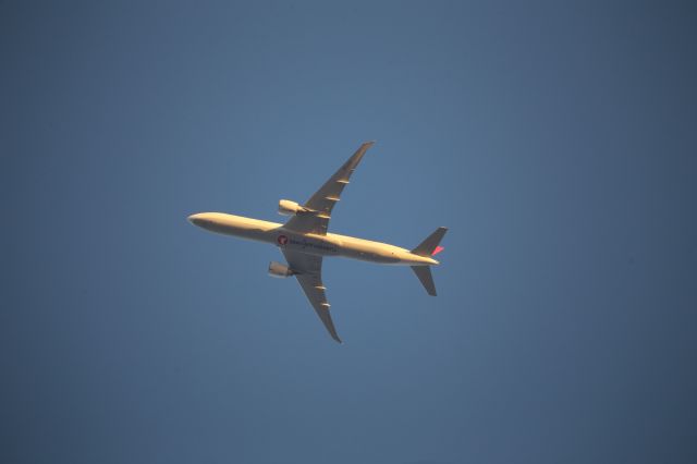 BOEING 777-300ER (TC-JJT)
