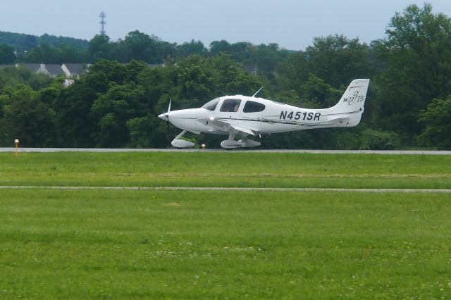 Cirrus SR-22 (N451SR)