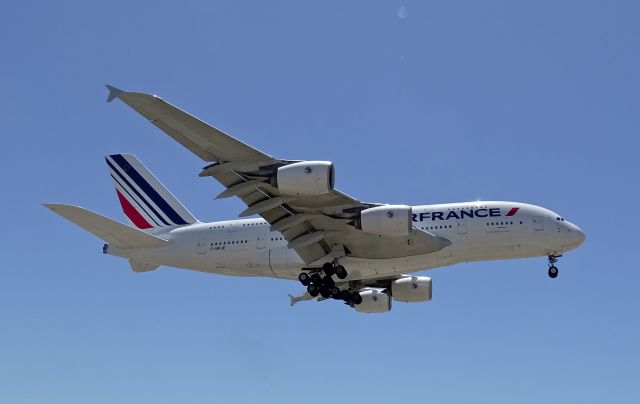 Airbus A380-800 (F-HPJE) - a rel=nofollow href=http://flightaware.com/live/flight/FHPJE/history/20170430/0820Z/LFPG/KLAXhttps://flightaware.com/live/flight/FHPJE/history/20170430/0820Z/LFPG/KLAX/a