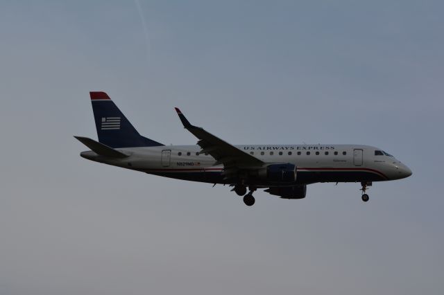 Embraer 170/175 (N829MD)