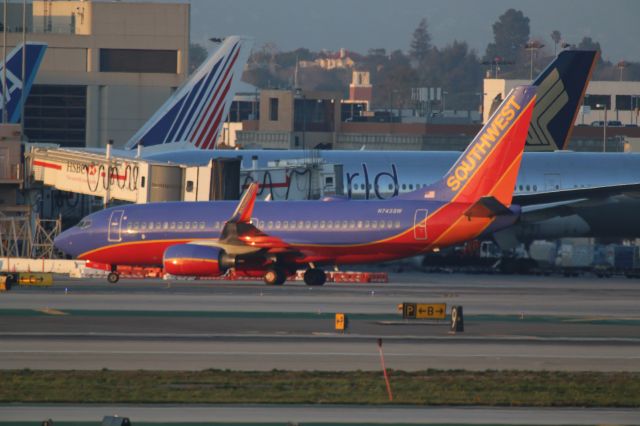 Boeing 737-700 (N745SW)