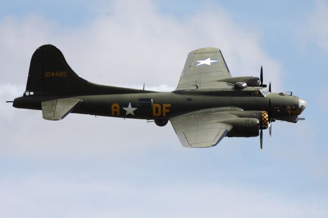 Boeing B-17 Flying Fortress (G-BEDF)