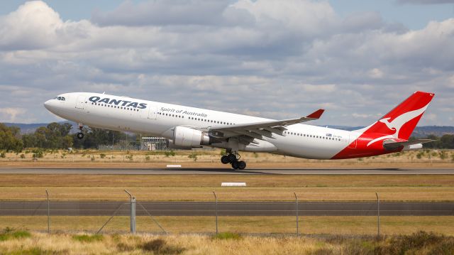 Airbus A330-300 (VH-QPC)