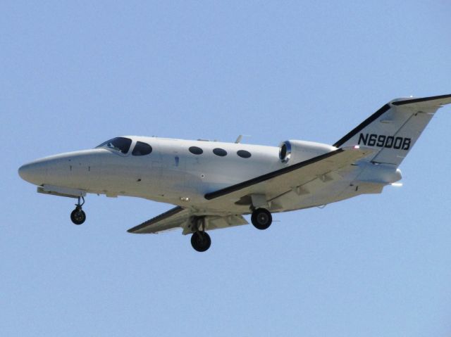 Cessna Citation Mustang (N6900B) - Landing RWY 30