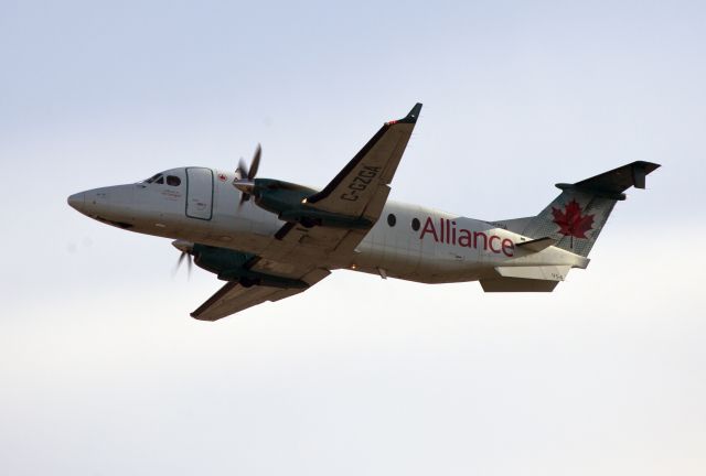 Beechcraft 1900 (C-GZGA) - Take off RW28.