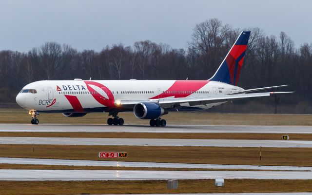 BOEING 767-400 (N845MH) - 04.01.2020br /painted in "Breast Cancer Research Foundation (2015)" special colours