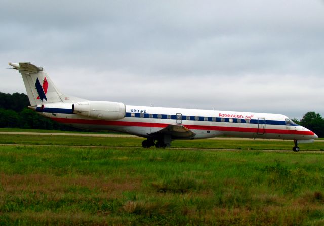 Embraer ERJ-135 (N831AE)