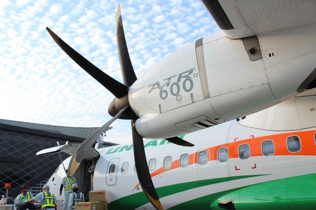 ATR ATR-72 (B-17002) - Uni Airs ATR-72-600 landed at Taichung 立荣航空ATR-72-600在清泉岗机场着陆后