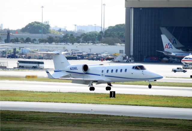 Learjet 60 (N296L)