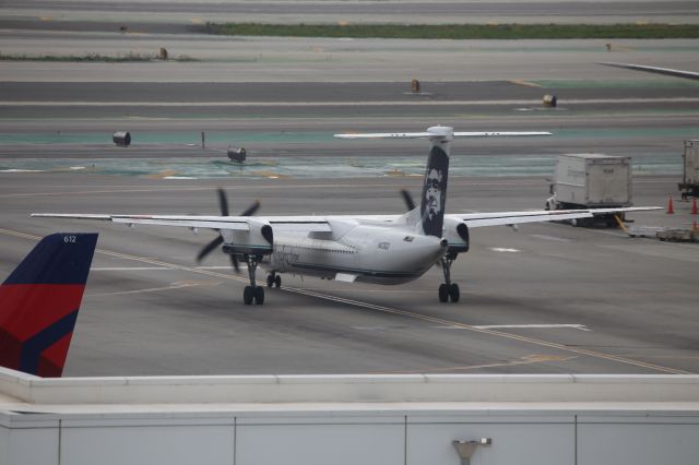 de Havilland Dash 8-400 (N431QX)