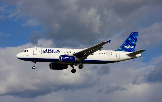 Airbus A320 (N520JB)