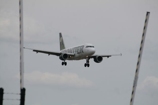 Embraer 170/175 (N932FR)