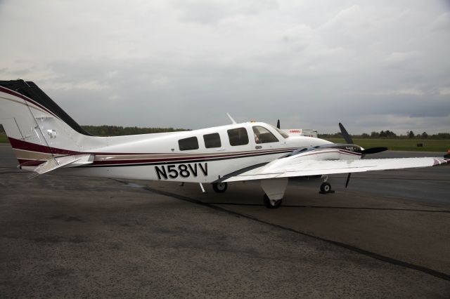 Beechcraft Baron (58) (N58VV) - A high performance aircraft. Note the main entrance door is on the left side, an easy way to distinguish a pressurized Baron from the "normal".