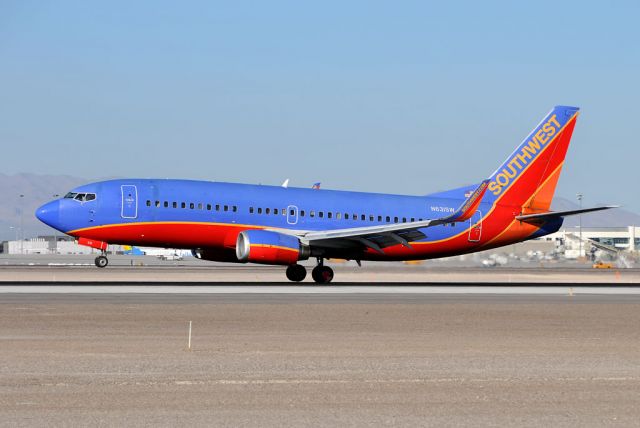 BOEING 737-300 (N631SW)
