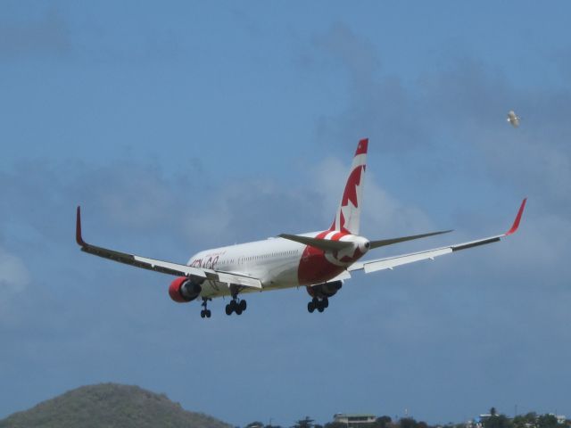 BOEING 767-300 (C-FMWP)