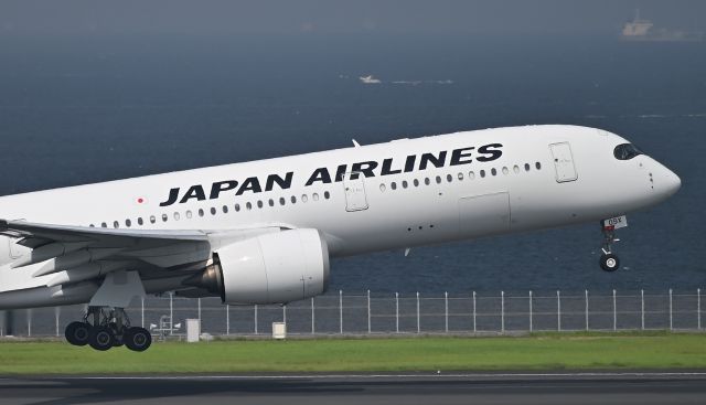 Airbus A350-900 (JA09XJ) - July 7, 2024br /Haneda International Airport.br /Japan Airlines Airbus A350 (JA09XJ)br /Takoff at Runway 16L(C).