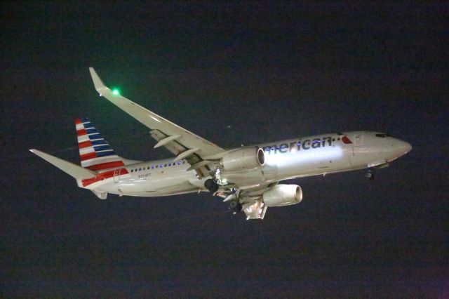 Boeing 737-800 (N354PT)