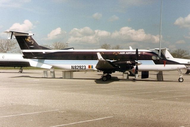 Beechcraft 1900 (N82923) - Seen here on 21-Apr-94.  Exported to Romania 22-Apr-94 where it became YR-AAL and YR-RLB then reregistered F-GLNH 15-May-96 for Twin Jet. 