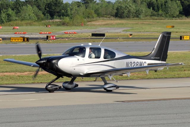 Cirrus SR22 Turbo (N328MC) - Cirrus SR22 taxing to the FBO