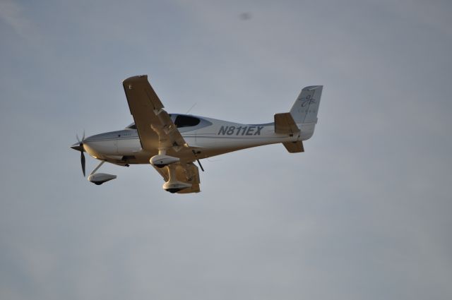 Cirrus SR-22 (N811EX)