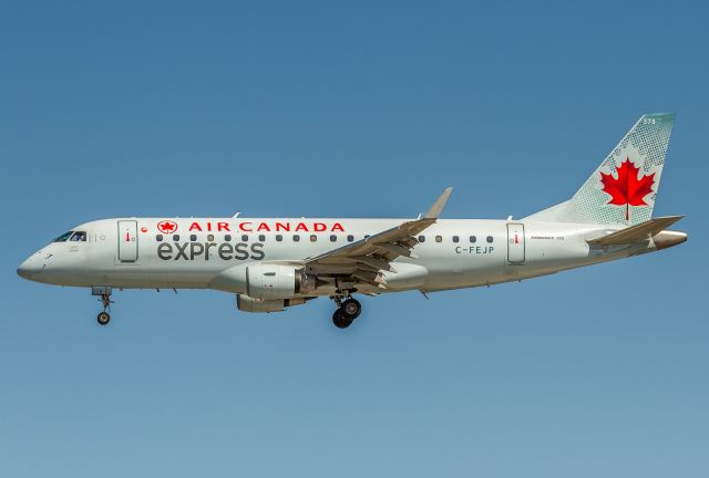 Embraer 175 (C-FEJP)