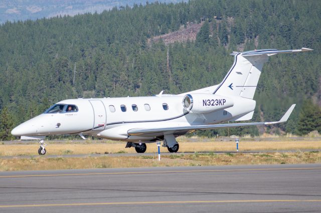 Embraer Phenom 300 (N323KP)