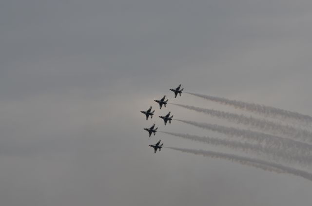 Lockheed F-16 Fighting Falcon — - USAF Thunderbirds at the 2015 Airsho in Midland, TX